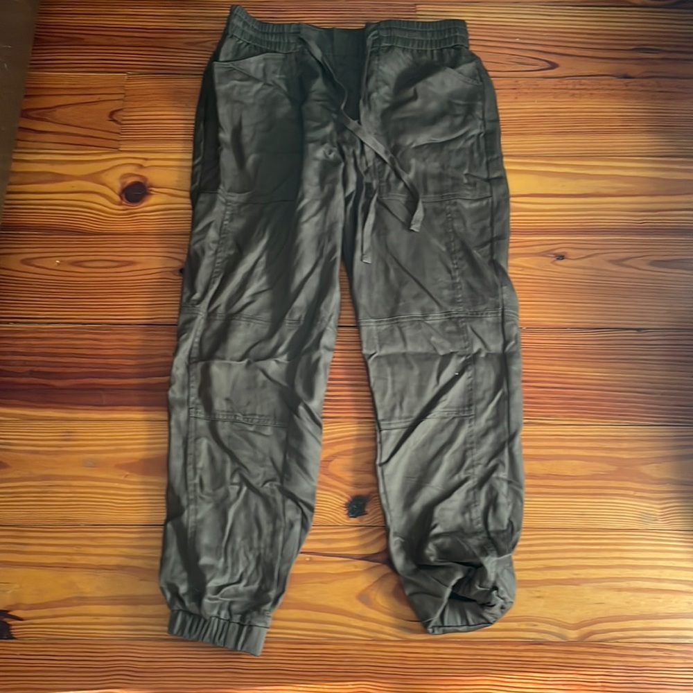 Green joggers -S